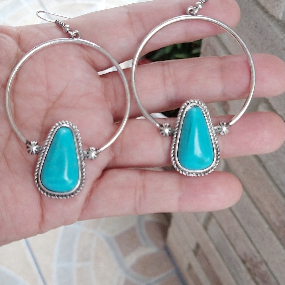 Faux Turquoise Stone Circle Earrings ♥️ - Picture 3 of 8